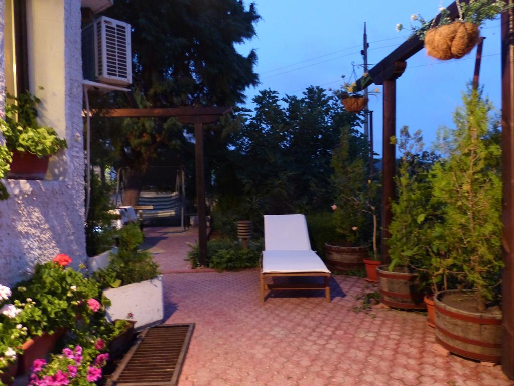 Guest House Delphini Varna Extérieur photo